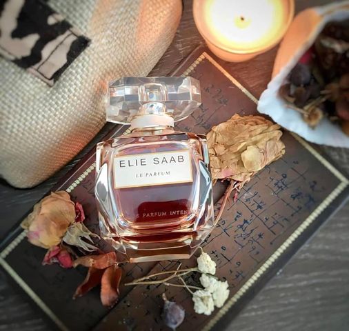 Nước hoa nữ Elie Saab Le Parfum Intense EDP - Hương hoa cam, hoa hồng và mật ong, lưu hương lâu - Sự thanh lịch và quyến rũ.