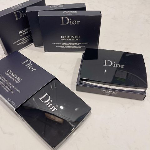 Phấn Phủ Dior Forever Natural Velvet Kiềm Dầu Mịn Lì 10G