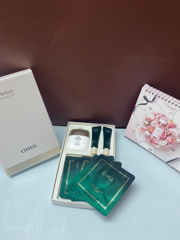 Set Kem Chống Nắng Cấp Ẩm Ohui Day Shield Sunquid SPF 50+/PA++++ - Dưỡng ẩm và Làm dịu da, Bao gồm Tinh chất và Mặt nạ