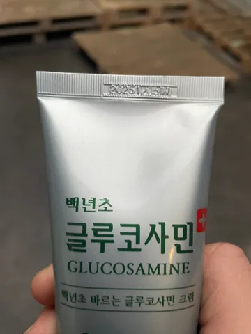 Dầu lạnh xoa bóp Hàn Quốc Glucosamine 150ml 111277
