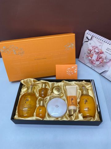 Set dưỡng da Whoo vàng tặng phấn nước bản giới hạn