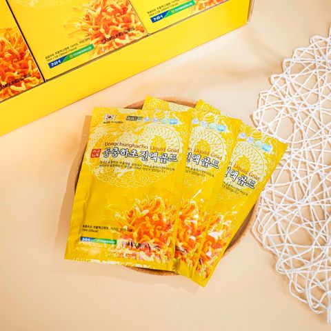 Nước đông trùng hạ thảo NongHyup Hàn Quốc hộp 30 gói x 70ml