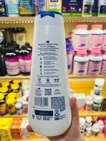 Sữa Tắm Dove Deep Moisture 680ml - Dưỡng Ẩm Sâu, Không Chứa Sulfat, Làm Sạch Dịu Nhẹ Cho Da Khô, Giúp Da Mềm Mại Khỏe Đẹp 24 Giờ