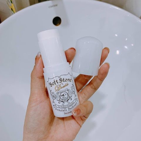 Lăn Khử Mùi Đá Khoáng Deonatulle Soft Stone 20g - Sản Phẩm Khử Mùi Bán Chạy Nhật Bản, Không Màu, Không Mùi, Tiện Lợi Sử Dụng