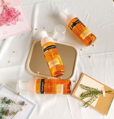 Sữa Rửa Mặt Tạo Bọt Neutrogena Curcuma Clear Tinh Chất Nghệ - Làm Sạch Dịu Nhẹ, Phù Hợp Mọi Loại Da, Giảm Vết Thâm Mụn