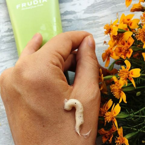 Sữa Rửa Mặt Frudia Green Grape Pore Scrub 30g - Giúp Làm Sạch Da, Thu Hẹp Lỗ Chân Lông, Dành Cho Da Nhờn, Chất Tẩy Tế Bào Chết Tự Nhiên