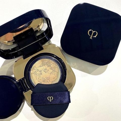 Phấn Nước Cle De Peau Beauté Teint Cushion Éclat Radiant #Oc00 - Kem Nền Dưỡng Da Chống Nắng SPF25/PA+++ Giúp Da Rạng Rỡ Tự Nhiên