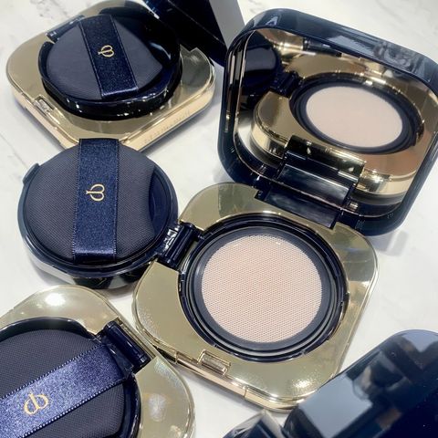 Phấn Nước Cle De Peau Beauté Teint Cushion Éclat Radiant #Oc00 - Kem Nền Dưỡng Da Chống Nắng SPF25/PA+++ Giúp Da Rạng Rỡ Tự Nhiên