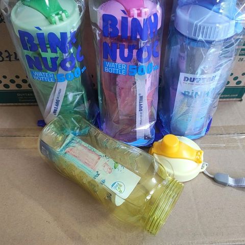 Bình nước Duy Tân Matsu 500ml cầm tay nhiều màu - Bình nhựa chất lượng cao cho thể thao và dã ngoại