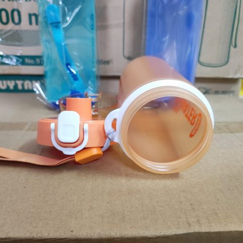 Bình Nước Nhựa Duy Tân Matsu 700ml - Bình Cầm Tay Cho Chạy Bộ, Dã Ngoại, Nhiều Màu Sắc Tươi Sáng, Chính Hãng Việt Nam