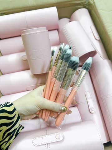 Bộ Cọ Trang Điểm Luxie Rose Gold - 7 Cây Cọ Sang Trọng Với Hộp Đựng Cute, Lớp Phủ Mỏng Mịn Tự Nhiên