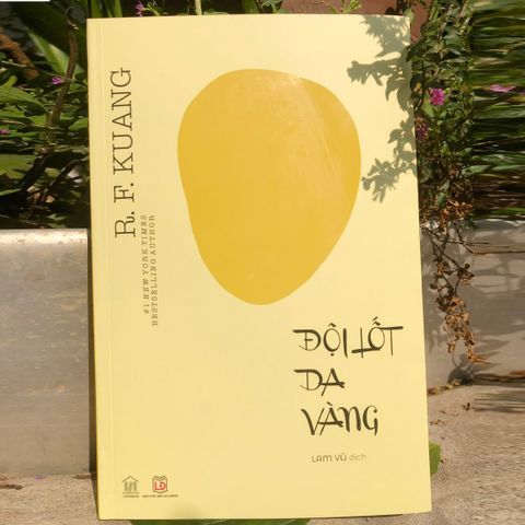 Đội Lốt Da Vàng (Yellowface) - Tiểu Thuyết R. F. Kuang Về Ngành Xuất Bản Mỹ, Ganh Ghét, Đạo Văn, Và Phân Biệt Chủng Tộc
