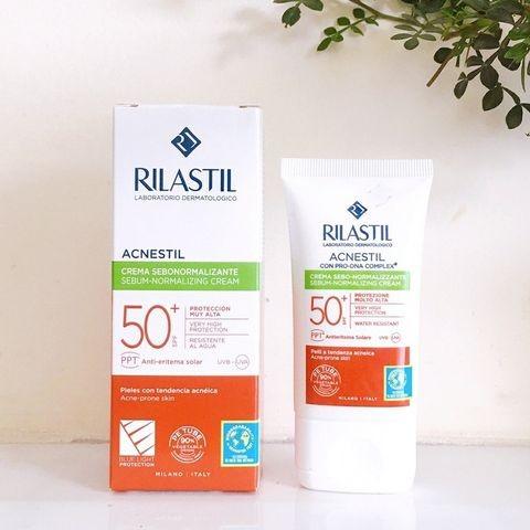 Kem Chống Nắng Kiểm Soát Nhờn Acnestil Sebum-Normalizing Cream 40ml
