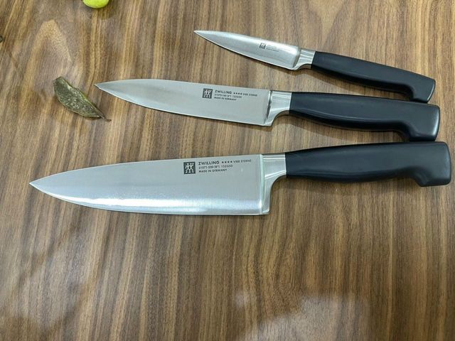 Bộ Dao Tự Mài Zwilling Vier Sterne Four Star Set 4 Đốc Màu Trắng - Dao Gọt, Dao Nhà Bếp và Dao Đầu Bếp Made in Germany