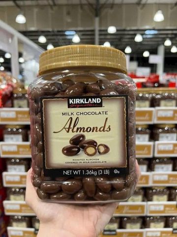Socola sữa bọc Hạnh Nhân Kirkland Milk Chocolate Almonds Mỹ 1,36kg