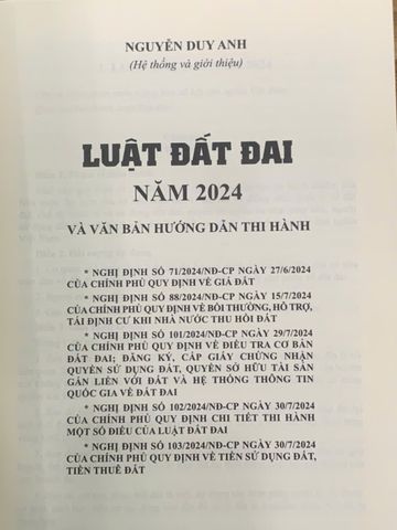 Sách Luật Đất Đai Năm 2024 - Hướng Dẫn Thi Hành Tốt Nhất, Cẩm Nang Pháp Lý Tiện Ích cho Doanh Nghiệp và Cá Nhân