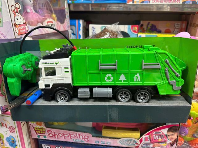 Đồ chơi xe ô tô môi trường điều khiển từ xa chạy bằng pin sạc có đèn và âm thanh 658 Truck Radio control vehicle