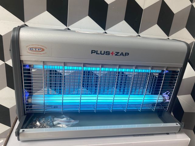 Đèn bắt muỗi PZ3-30AL Pluszap - Đèn diệt côn trùng nhập khẩu Anh Quốc, công suất 30W, hiệu quả cho không gian 80m2, bảo hành 24 tháng.