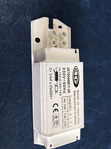 Đèn diệt côn trùng 30W Taiwan - Tăng phô bắt muỗi hiệu quả, bảo vệ không gian sống an toàn cho gia đình bạn.