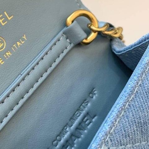 Túi Gift Chanel Denim Logo Thêu Mini - Túi Du Lịch Cao Cấp 21 x 14 x 8 Cm, Quà Tặng Sang Trọng cho Fan Chanel