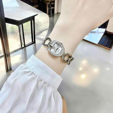 Đồng hồ nữ Guess mặt chữ G viền đá dáng lắc tay xinh