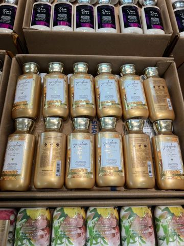 Sữa Dưỡng Thể Bath & Body Works 236ml - Dưỡng ẩm, Làm mềm da với Hương Chua Ruby và Hoa Diên Vĩ - Sản phẩm Chăm sóc Da Cao Cấp