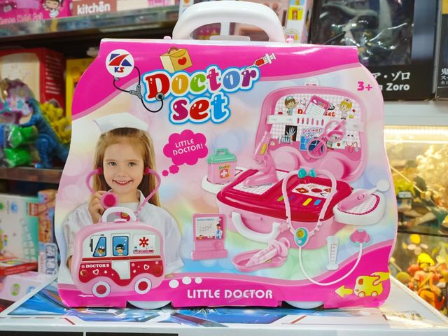 (889-97) Little Doctor Set Đồ chơi vali bác sĩ, đồ chơi y tế đựng trong hộp hình chiếc xe ô tô