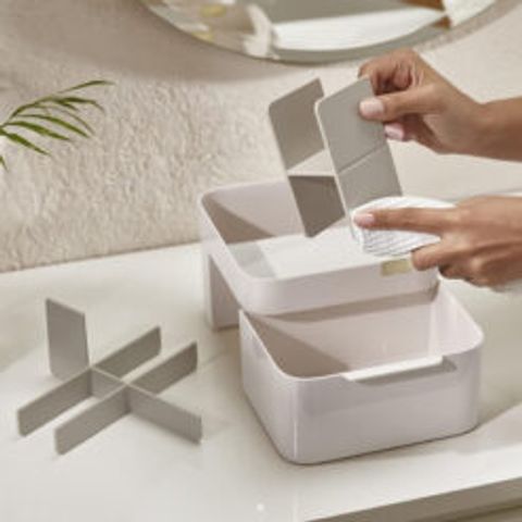 Hộp Đựng Đồ Trang Điểm Kèm Gương Joseph Joseph 75007 - Thiết Kế Tiện Lợi Nhiều Ngăn Dành Cho Mỹ Phẩm