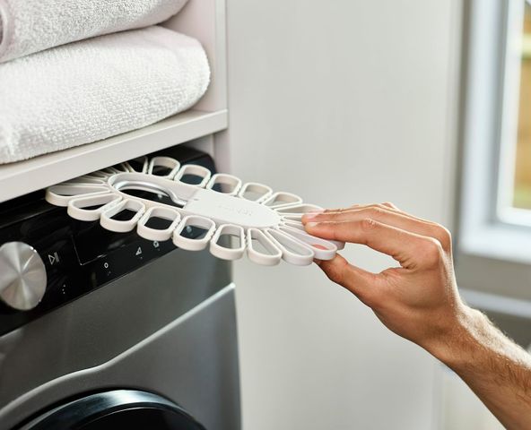 Móc Treo Đồ Nhỏ Hình Cánh Hoa Joseph Joseph 50051 - Hỗ Trợ Phơi Tất & Đồ Lót, Chứa Tới 22 Món, Thiết Kế Gọn Gàng