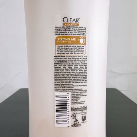 Dầu gội sạch gàu Clear chai 630g