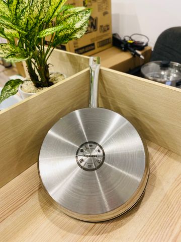 Chảo inox chống dính Nagakawa NAG2604 (26cm) - Đáy 5 lớp - Chất liệu inox 304 - Vung kính chịu nhiệt - Thích hợp dùng trên mọi loại bếp