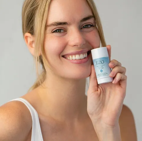 Lăn Chống Nắng Khoáng Chất TiZO SPF 45 Không Màu 30g - Bảo Vệ Da Mặt và Cơ Thể, Chống Nước, Dễ Dàng Sử Dụng Hàng Ngày