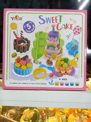Bộ đồ chơi đất nặn làm bánh (5832) YiQis Sweet Cake - Sáng tạo với bột nặn nhiều màu sắc và phụ kiện làm bánh cho trẻ em