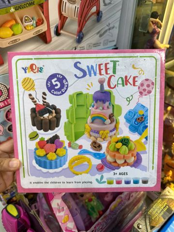 Bộ đồ chơi đất nặn làm bánh (5832) YiQis Sweet Cake - Sáng tạo với bột nặn nhiều màu sắc và phụ kiện làm bánh cho trẻ em