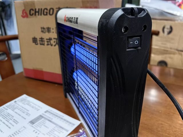 Đèn bắt muỗi điện cỡ lớn hãng CHIGO ZG-W23