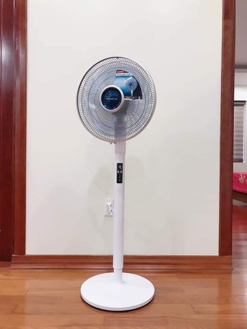 Quạt cây Rowenta VU5870 màu trắng