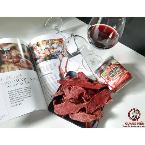 Khô Trâu Vị Ớt Hiểm Buffalo Jerky 100g - Thịt Trâu Cay Ngọt Quang Hiển, Đồ Ăn Vặt Ngon, Dinh Dưỡng, Thưởng Thức Ngay!