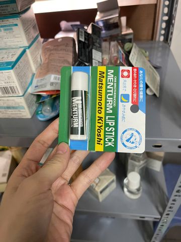 Son dưỡng Omi Menturm Nhật Bản hỗ trợ giảm khô và nứt nẻ môi 209413