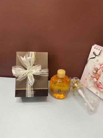 Sữa Tắm Đông Y Whoo Spa Oil Shower 220ml - Dưỡng Ẩm, Trẻ Hóa Da, Giúp Da Mịn Màng và Săn Chắc, Chiết Xuất Nhân Sâm, Đặc Biệt Dành Cho Phụ Nữ Á Đông