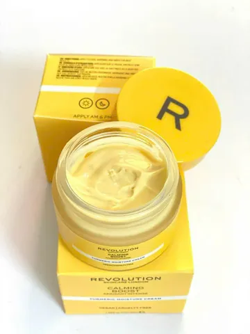 Kem dưỡng ẩm ​​tinh chất nghệ và dầu hạt nho Revolution 50ml nội địa Anh