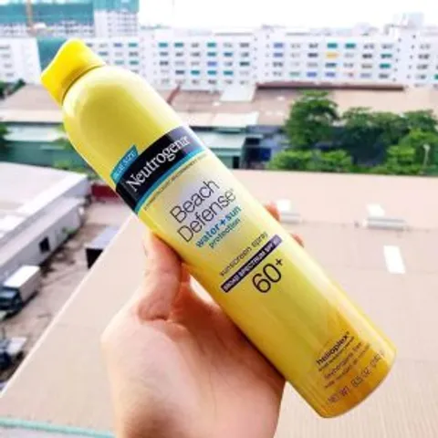 Xịt chống nắng Neutrogena Beach Defense SPF60+ 240g- Mỹ