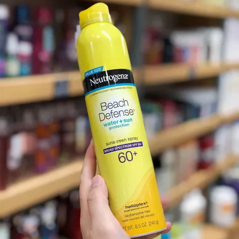 Xịt chống nắng Neutrogena Beach Defense SPF60+ 240g- Mỹ