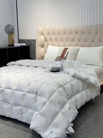 Chăn lông vũ Moncler siêu nhẹ 200x230cm - Giữ ấm tuyệt đối cho mùa đông giá lạnh, dễ giặt và bảo quản