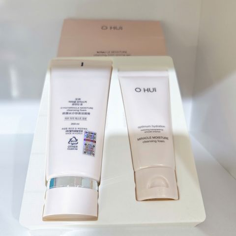 Sữa Rửa Mặt Ohui Hồng Miracle Moisture Cleansing Foam - Dưỡng Ẩm, Làm Sáng Da Cho Mọi Loại Da, Phù Hợp Da Nhạy Cảm