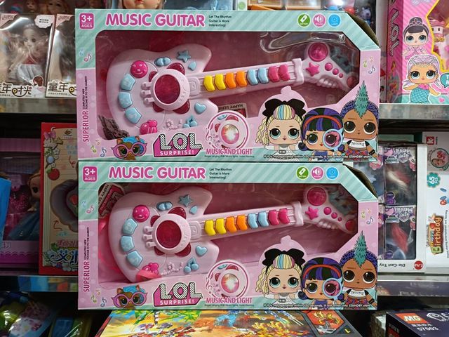Đồ chơi đàn guitar chạy bằng pin có đèn và nhạc Music guitar LOL Surprise 665-1