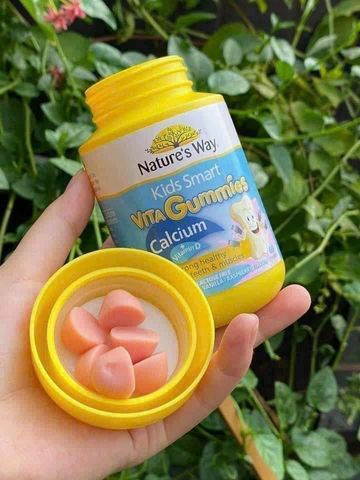 Kẹo Dẻo Gummy Nature's Way 60 Viên - Bổ Sung Canxi và Vitamin D Cho Trẻ Em, Hương Vị Trái Cây Ngon Miệng, Phát Triển Xương Chắc Khỏe