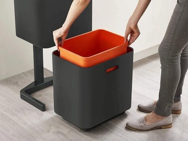 Thùng Rác 2 Ngăn Joseph Joseph 30106 Totem Max 60L Màu Đen Carbon - Thiết Kế Sang Trọng, Đa Dụng Cho Nội Thất và Chụp Hình Sản Phẩm