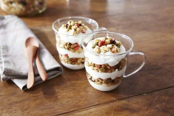 Ngũ Cốc Calbee Hỗn Hợp Các Loại Hạt, Trái Cây, Lúa Mạch 630gr Nhật