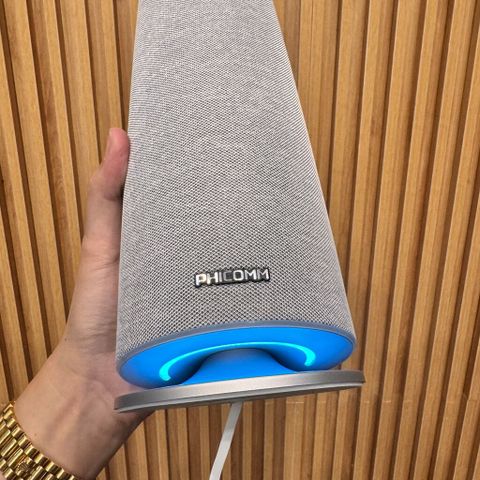 Loa Bluetooth PHICOMM R1 - Công Nghệ Âm Thanh Infinity by Harman, Thiết Kế Thông Minh, Kết Nối Bluetooth và Wi-Fi, Âm Thanh Mạnh Mẽ, Đế LED Phát Sáng