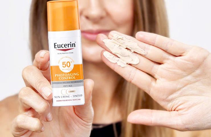 Kem Chống Nắng Eucerin SPF 50 Ngăn Ngừa Da Lão Hóa 50ml Sun Fluid Photoaging Control SPF 50
